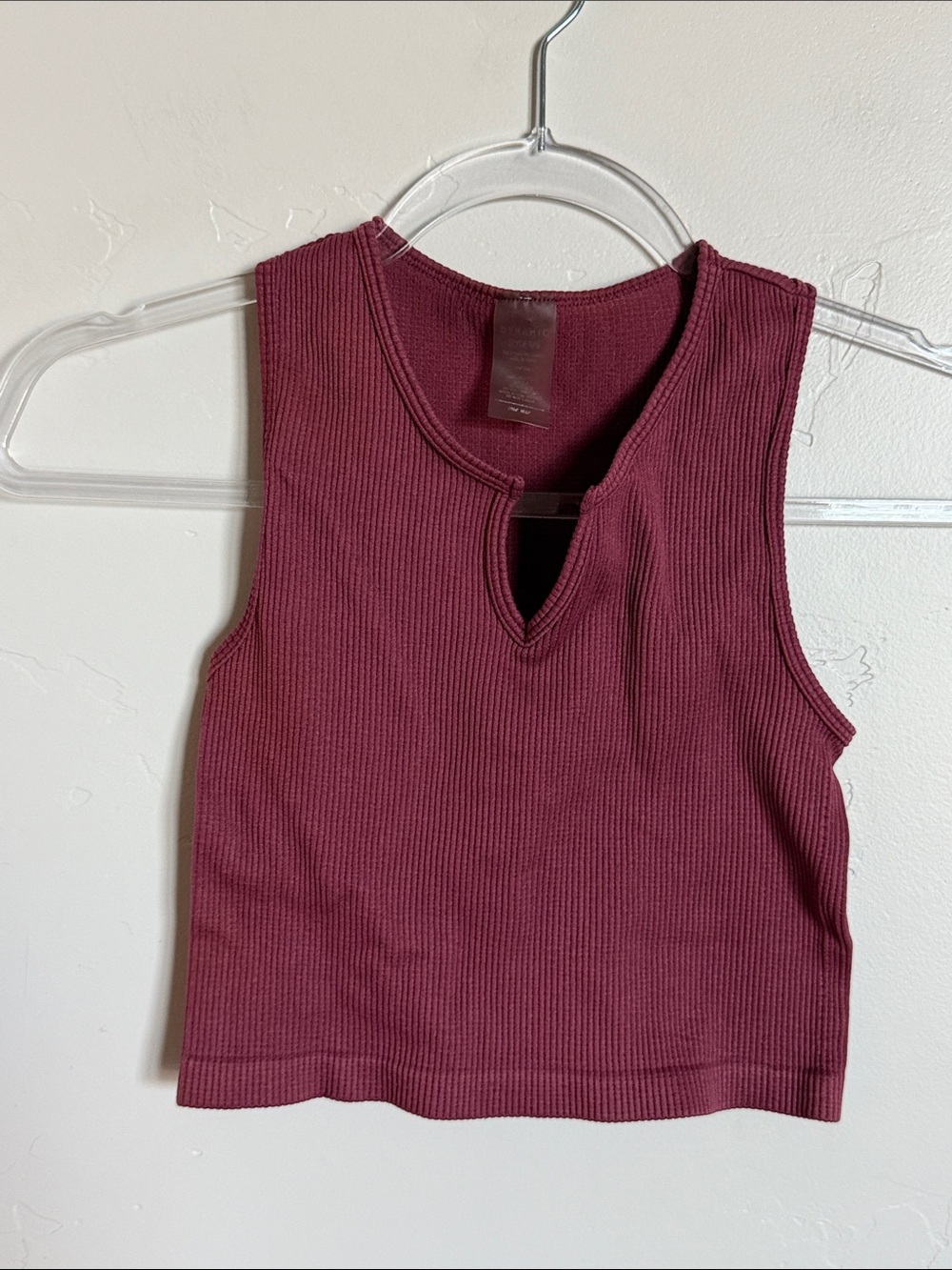 Ribbed Keyhole Crop Tank Top Workout Top